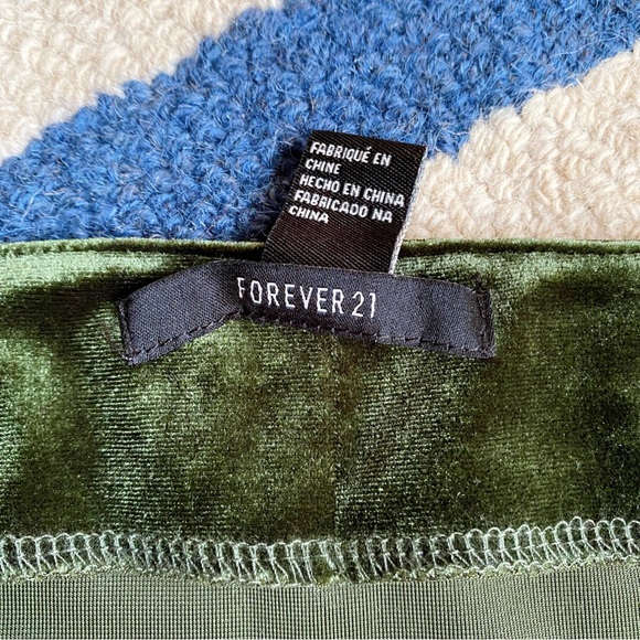 🎄 FOREVER 21 CHRISTMAS GREEN VELVET MINI DRESS! - Picture 10 of 12